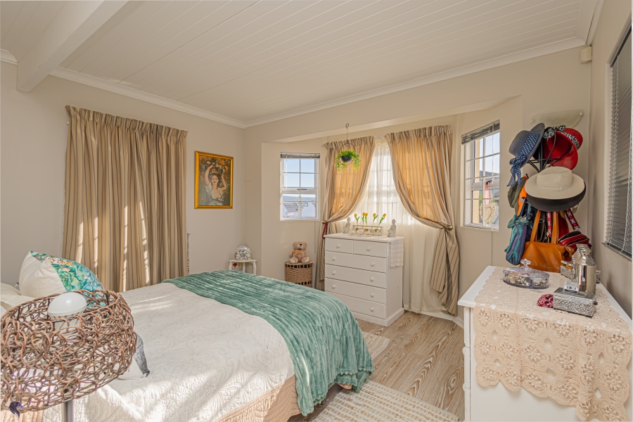 4 Bedroom Property for Sale in Myburgh Park Western Cape